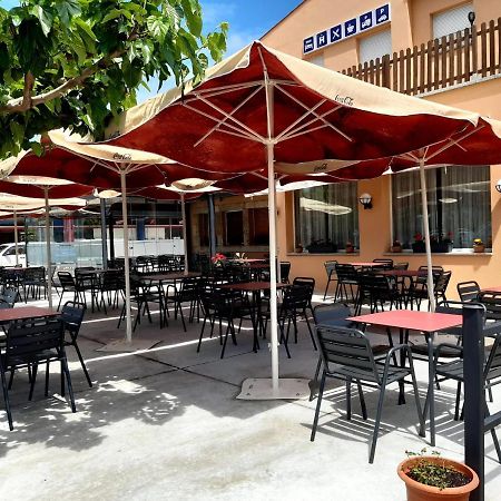 Hostal Mas Ferrer Cornellá de Terri Exterior foto