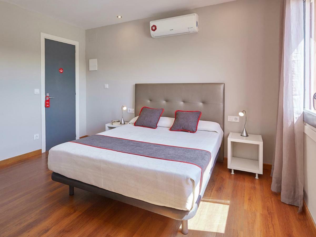Hostal Mas Ferrer Cornellá de Terri Exterior foto