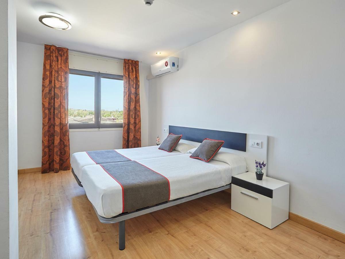 Hostal Mas Ferrer Cornellá de Terri Exterior foto
