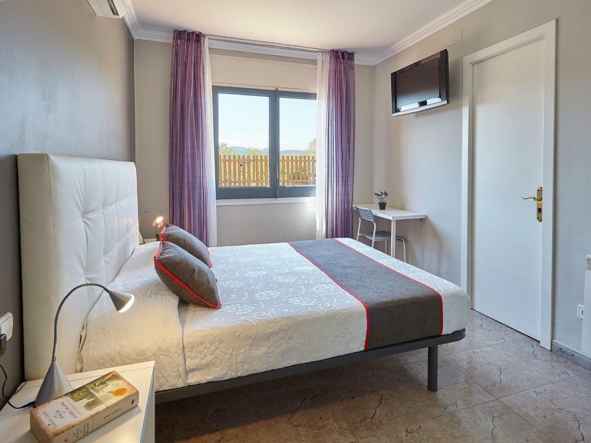 Hostal Mas Ferrer Cornellá de Terri Exterior foto