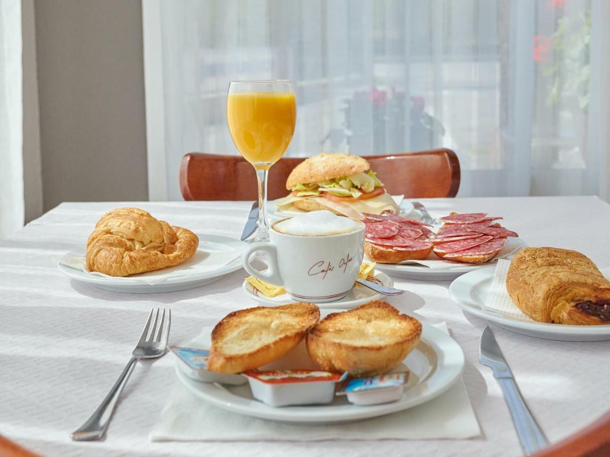 Hostal Mas Ferrer Cornellá de Terri Exterior foto