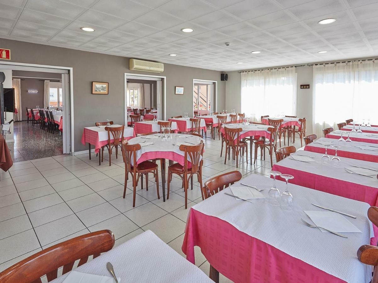 Hostal Mas Ferrer Cornellá de Terri Exterior foto