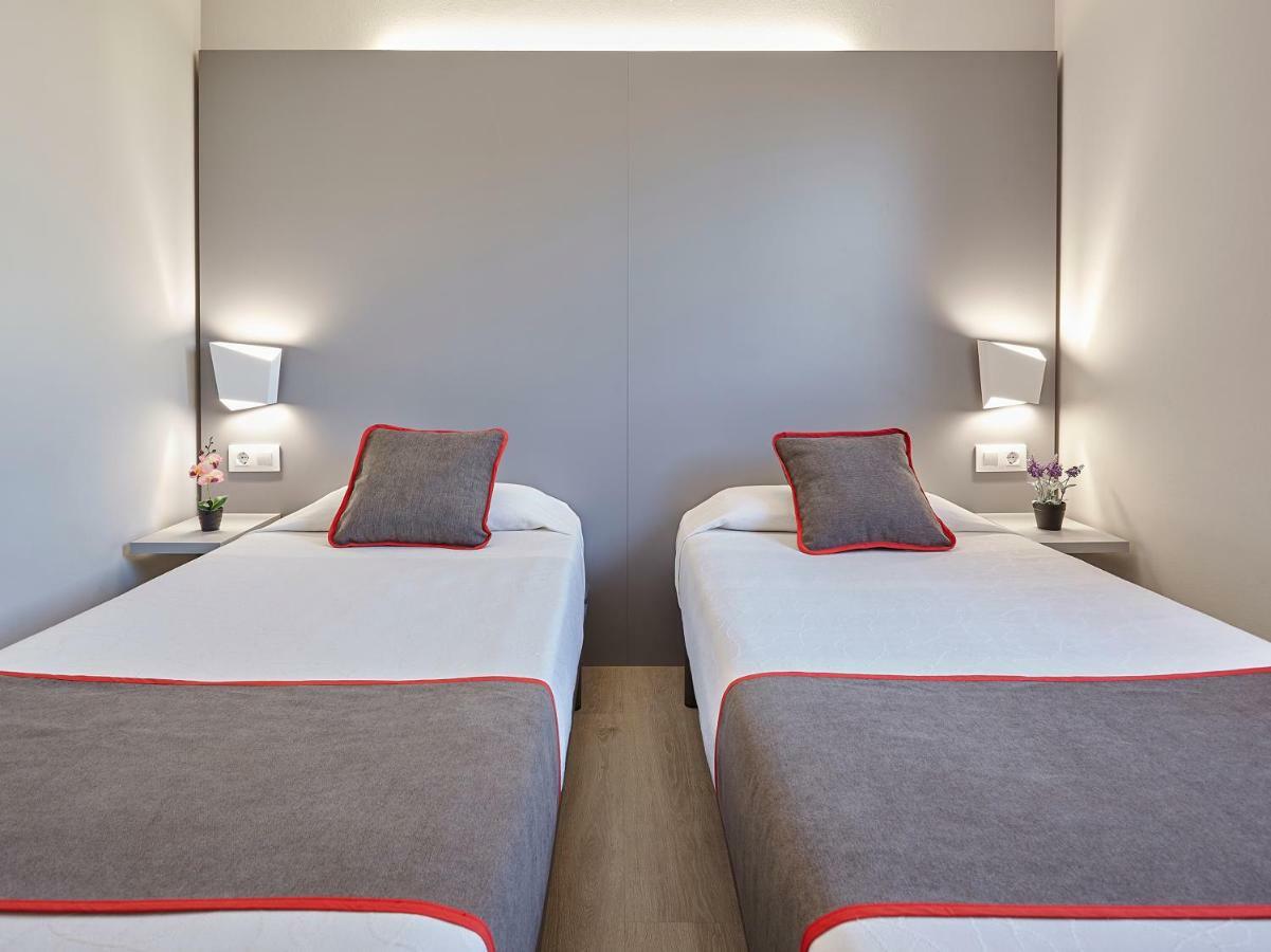 Hostal Mas Ferrer Cornellá de Terri Exterior foto